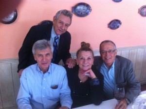 A ex-diretora de Furnas Olga Simablista e outros amigos de Ronaldo Fabricio prestigiaram o almoço.